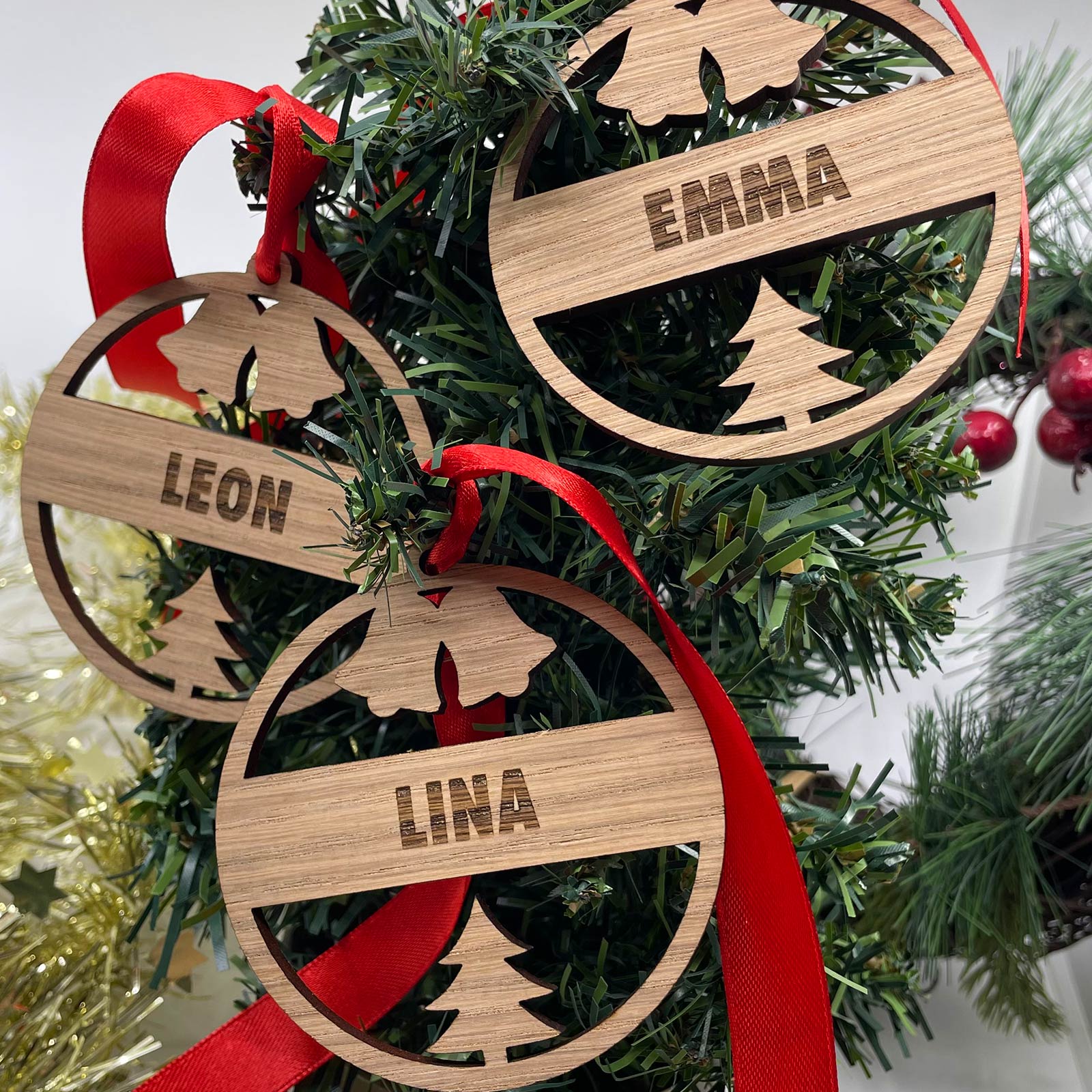 Holz-Weihnachtsdeko mit persönlicher Namensgravur
