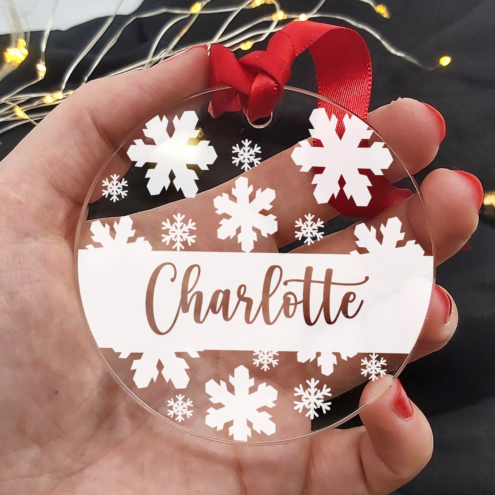 Weihnachtsdeko mit Schneeflocken und Namen