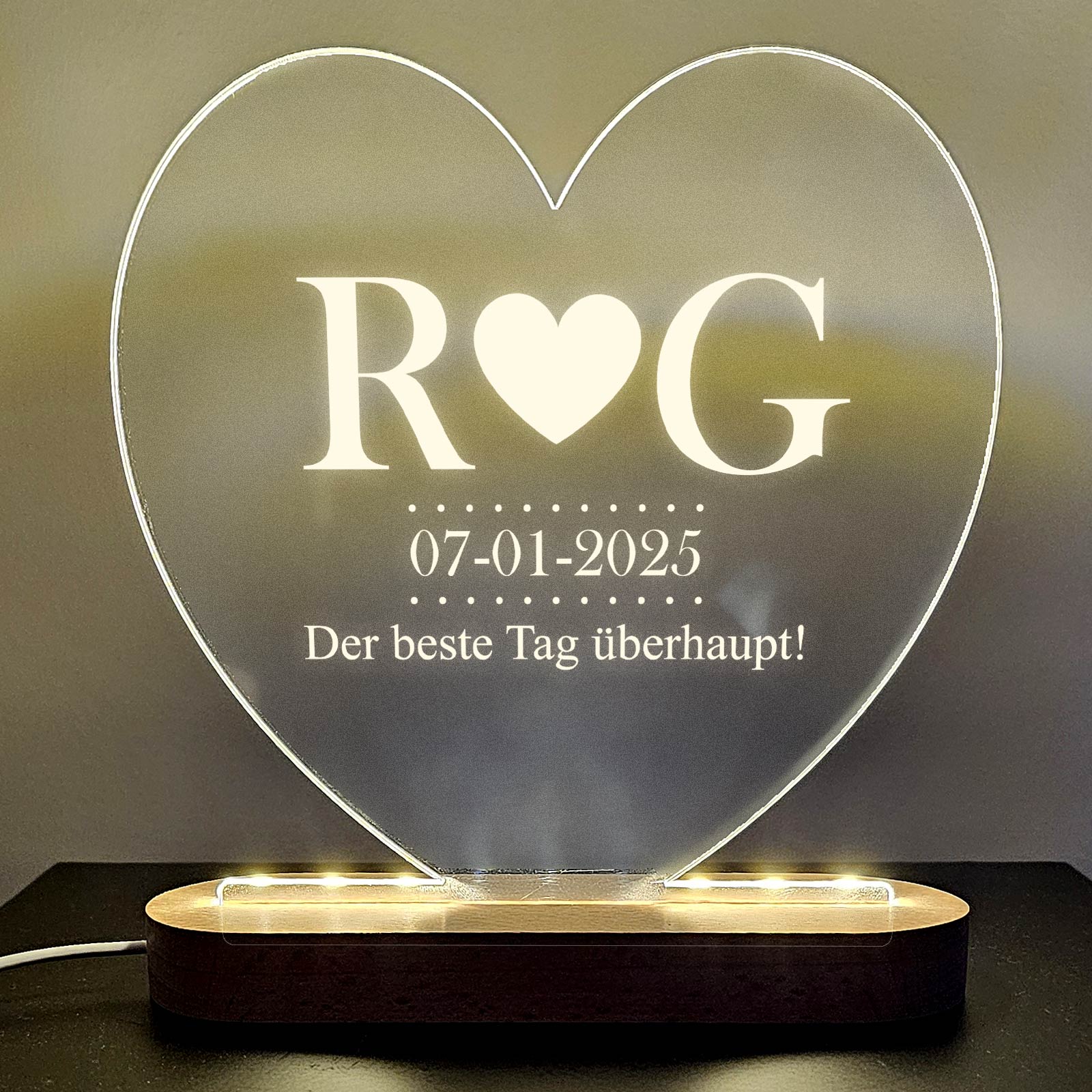 LED-Herzlampe mit Initialen und Datum