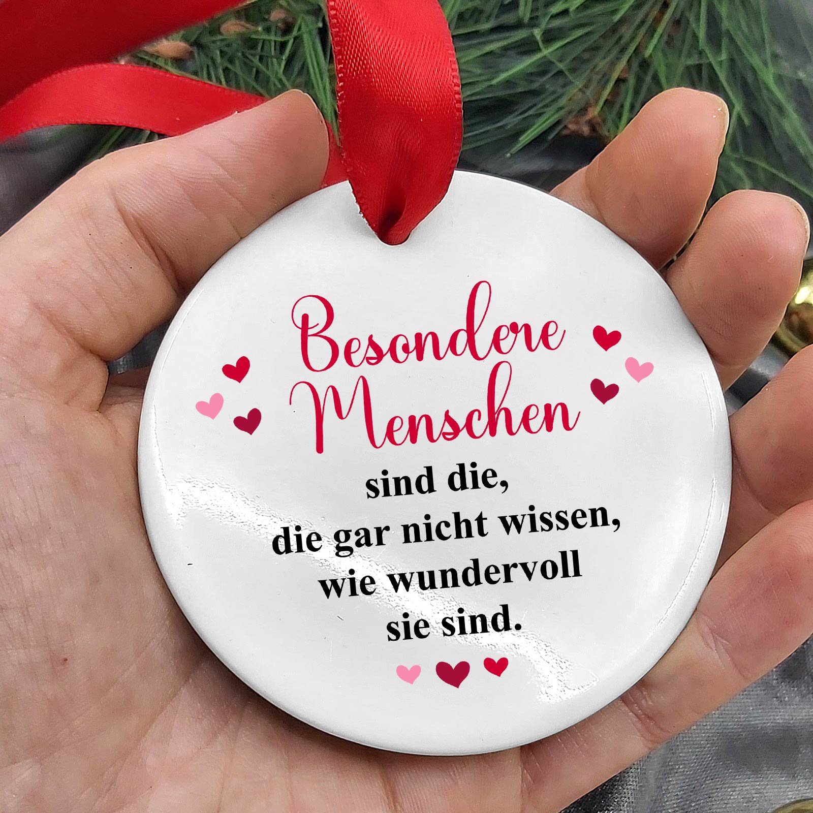 Besondere Menschen - Weihnachtskugel aus Keramik