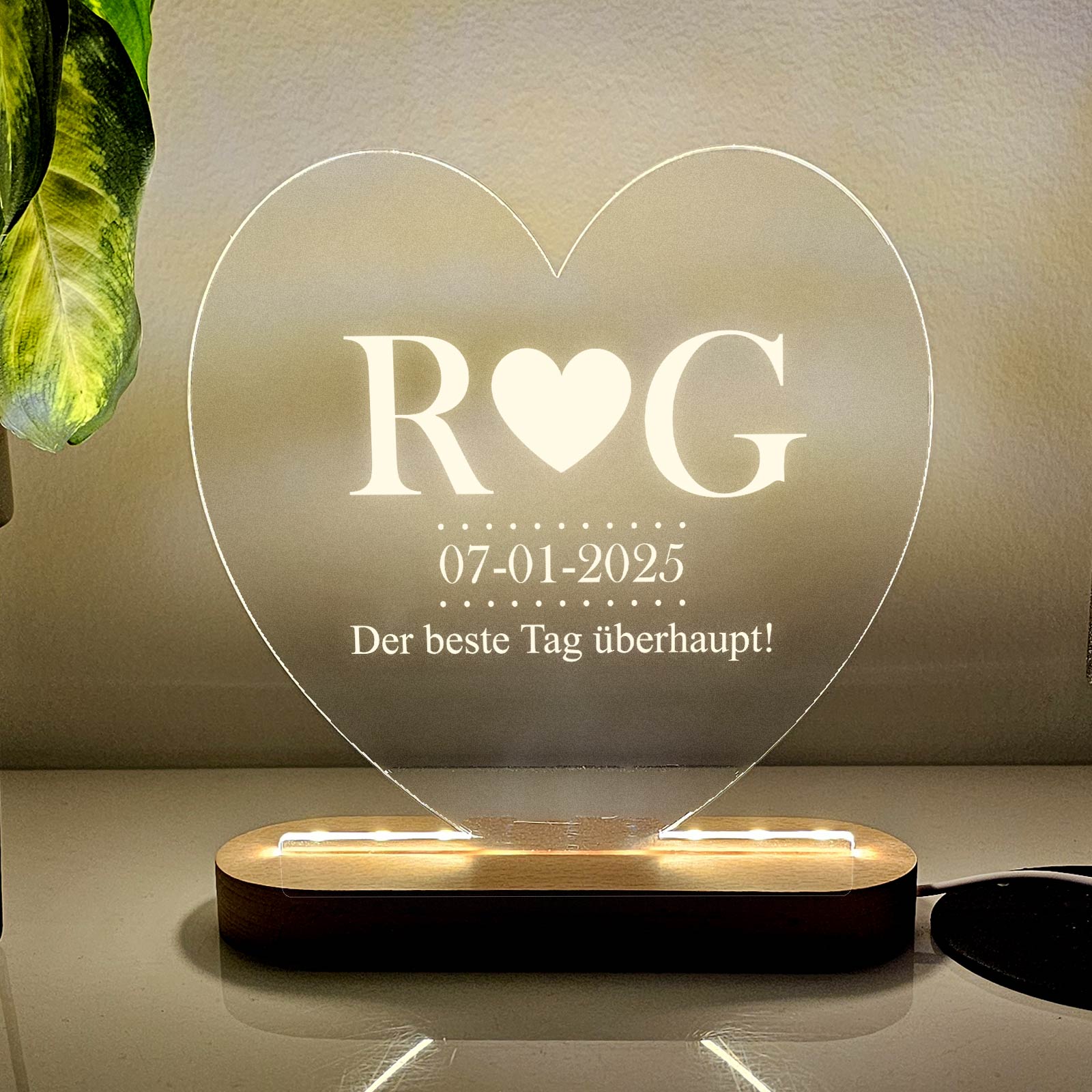 LED-Herzlampe mit Initialen und Datum