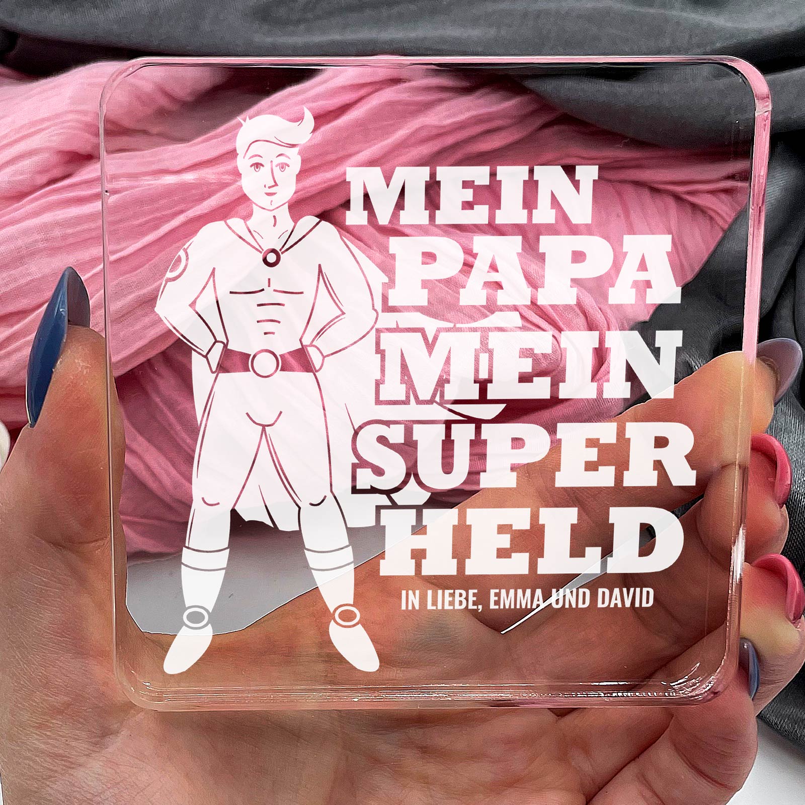 Geschenk für Papa: Mein Superheld aus Plexiglas