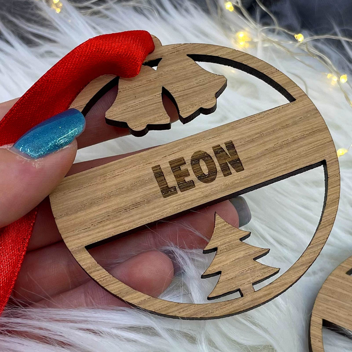 Holz-Weihnachtsdeko mit persönlicher Namensgravur