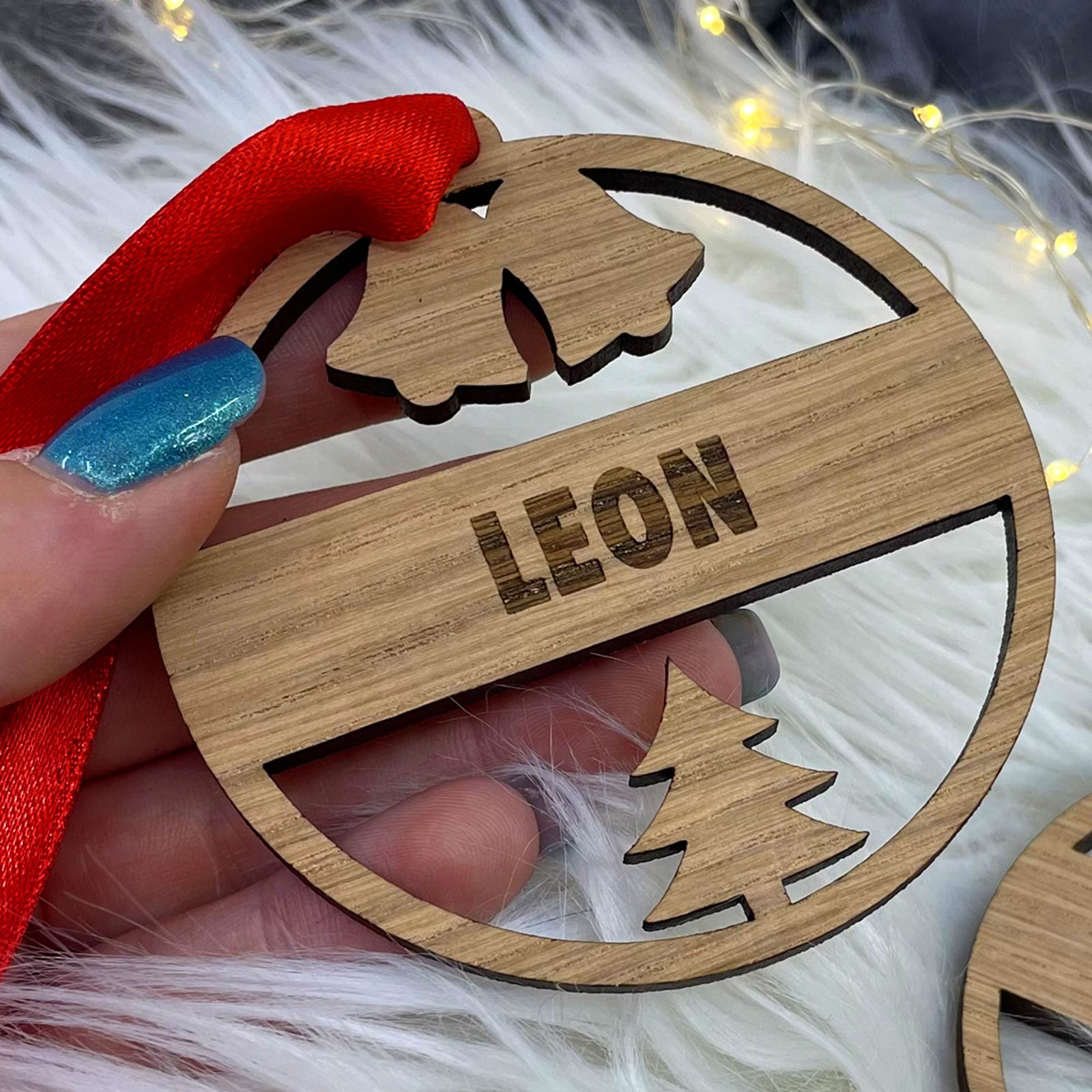 Holz-Weihnachtsdeko mit persönlicher Namensgravur