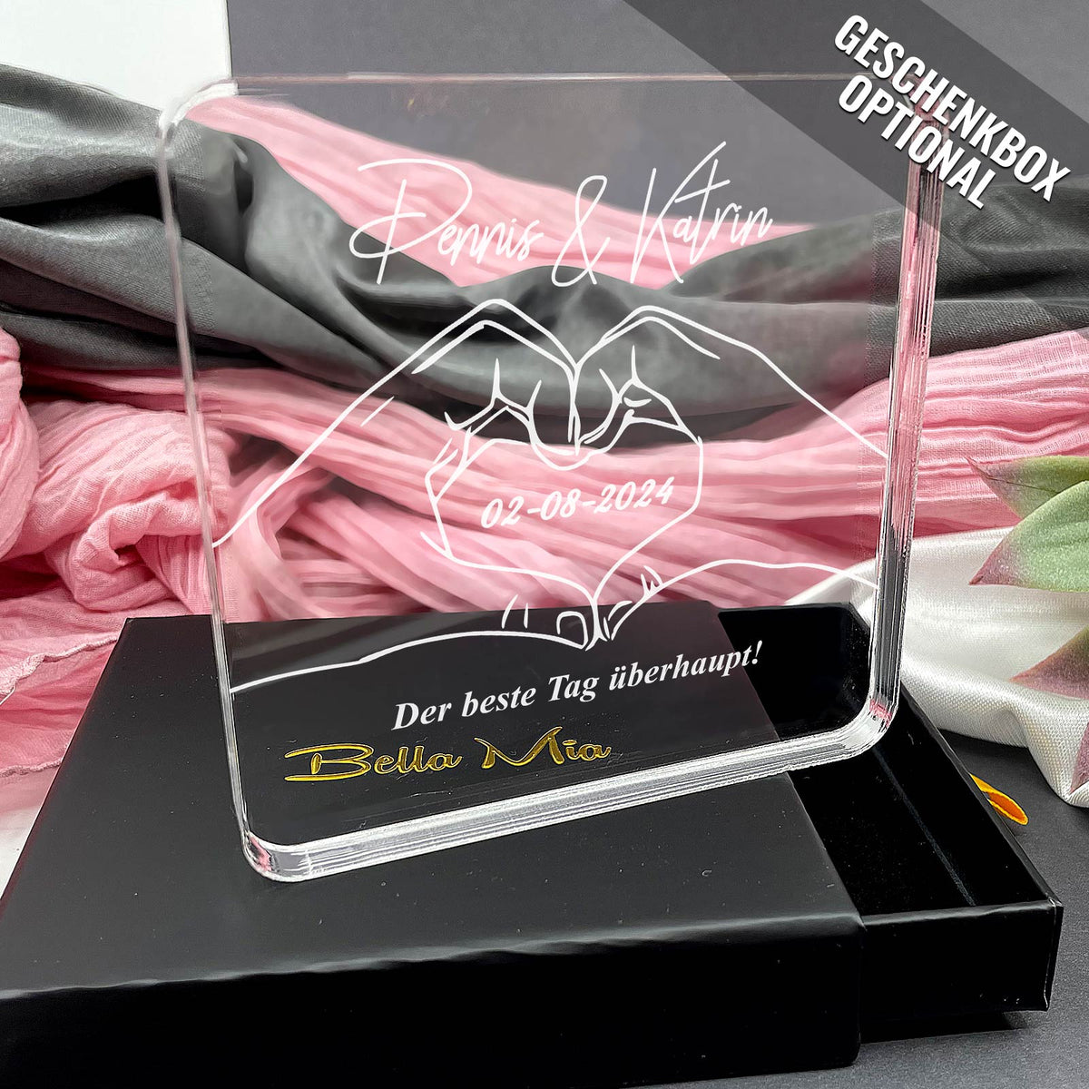 Herzformende Hände - Plexiglas-Plakette