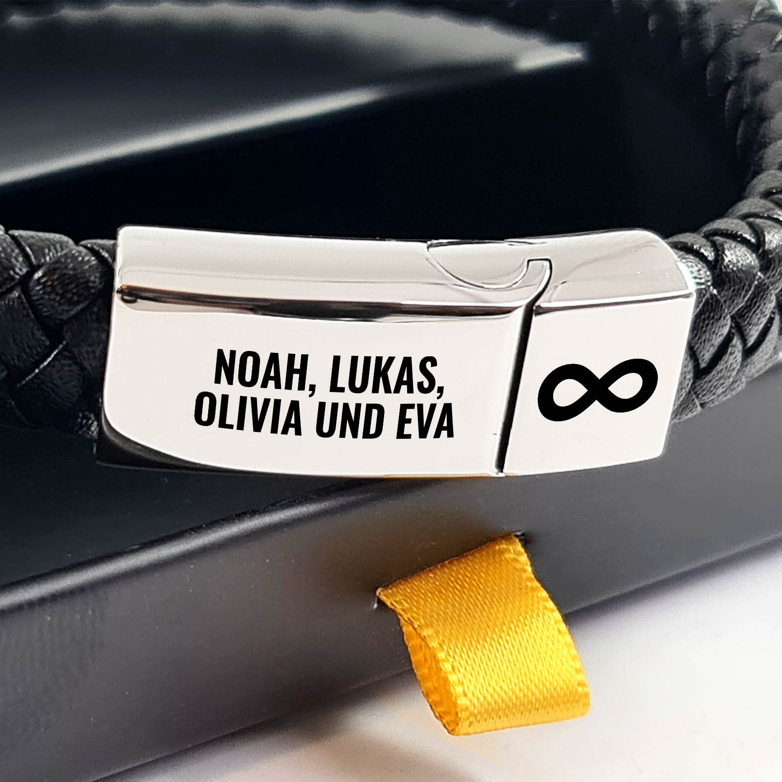 Armband mit Unendlichkeitszeichen und persönlicher Gravur