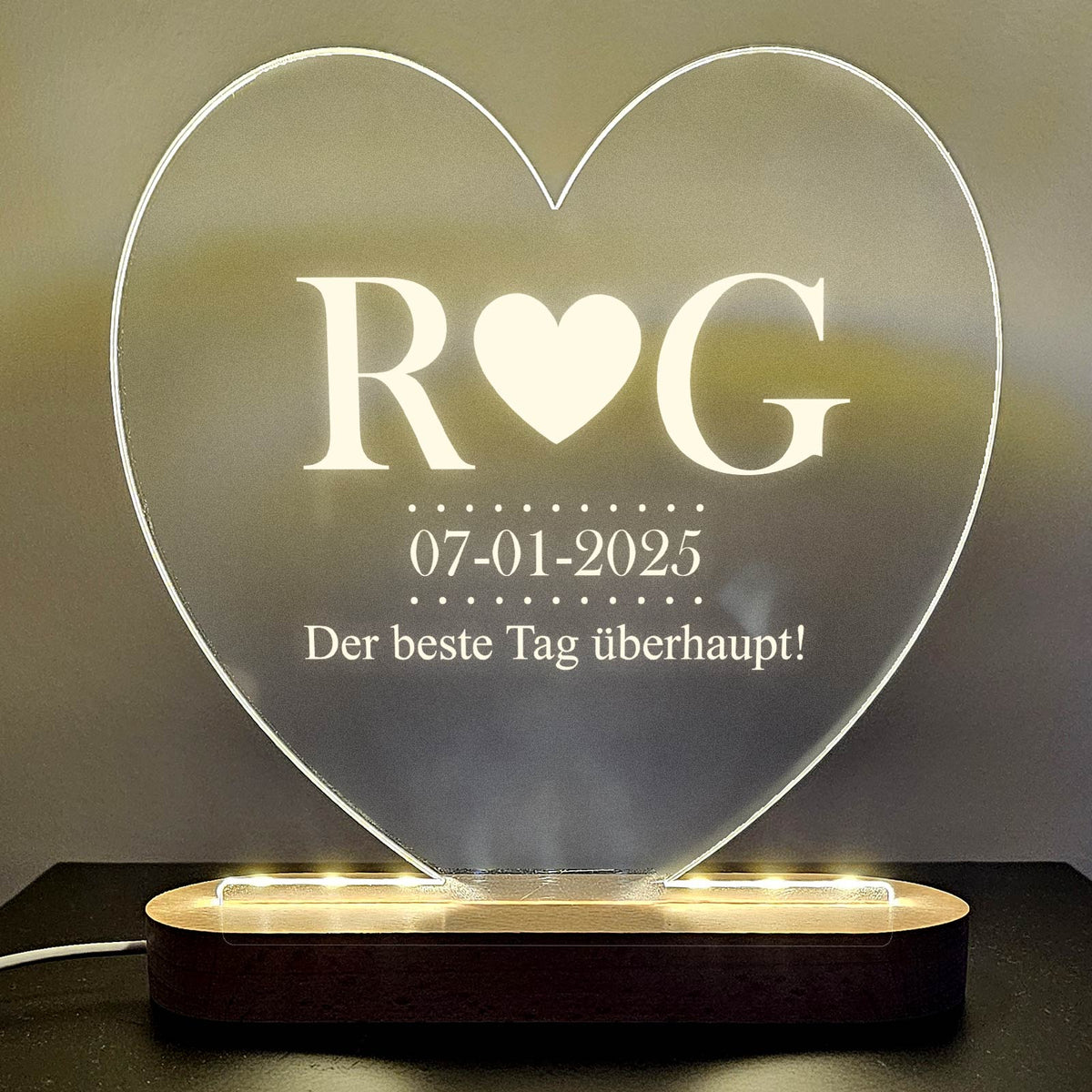 LED-Herzlampe mit Initialen und Datum