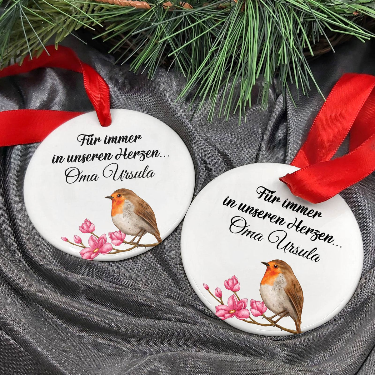 Für immer in unseren Herzen - Weihnachtskugel aus Keramik